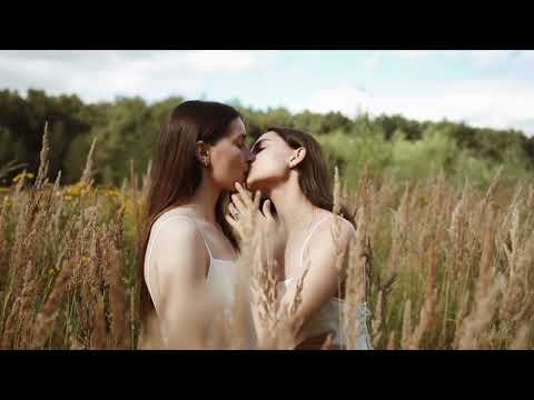 Lesbian Kissing in Nature💋👀